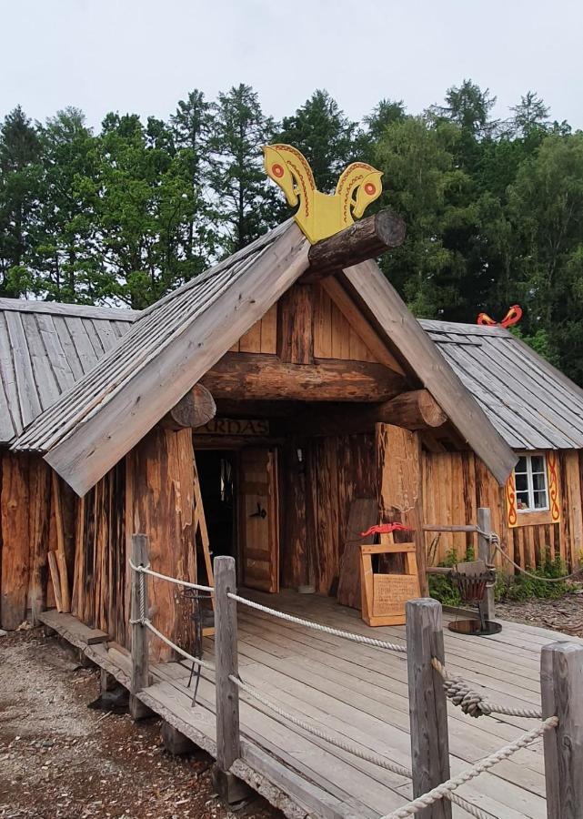 Vittfarnas Hird Vikingaby Bed & Breakfast Sosdala Exterior foto