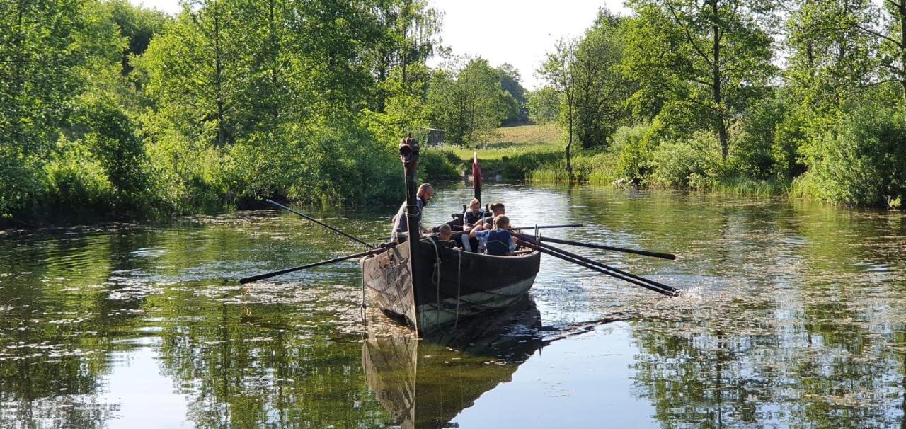 Vittfarnas Hird Vikingaby Bed & Breakfast Sosdala Exterior foto
